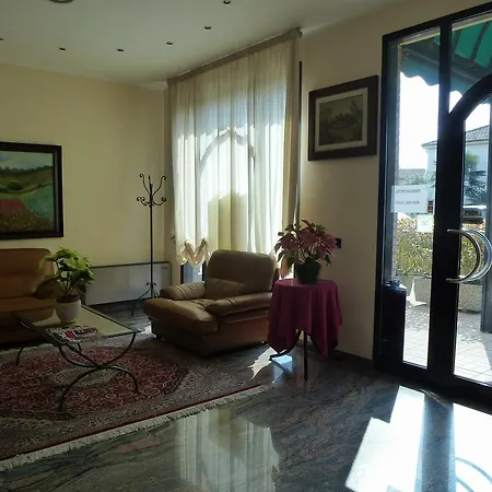 Hotel Daniela 2*